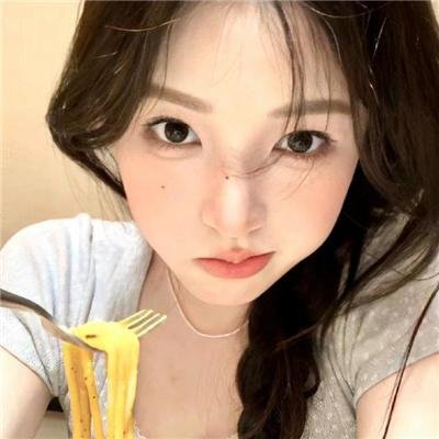 闪耀的她